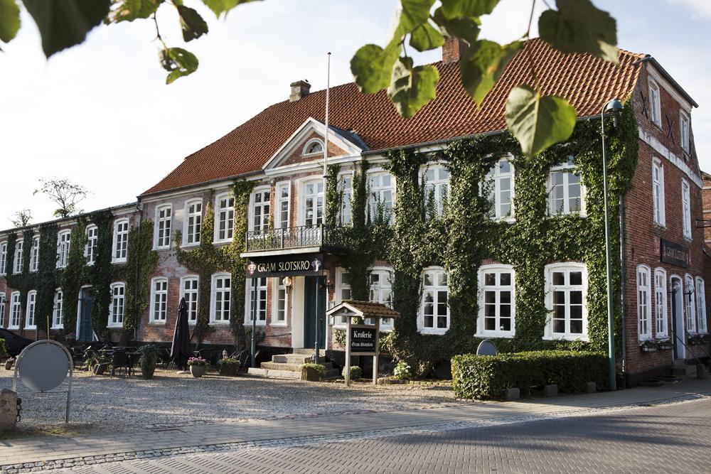 Gram Slotskro Exterior foto